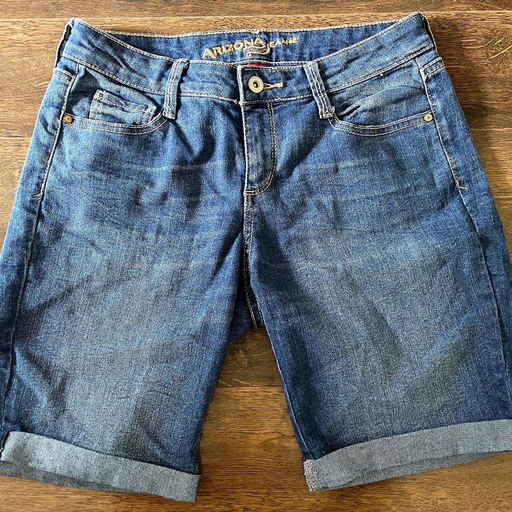 Arizona Jeans Women's Denim Bermuda Shorts with Rolled Cuff Hem Size 7